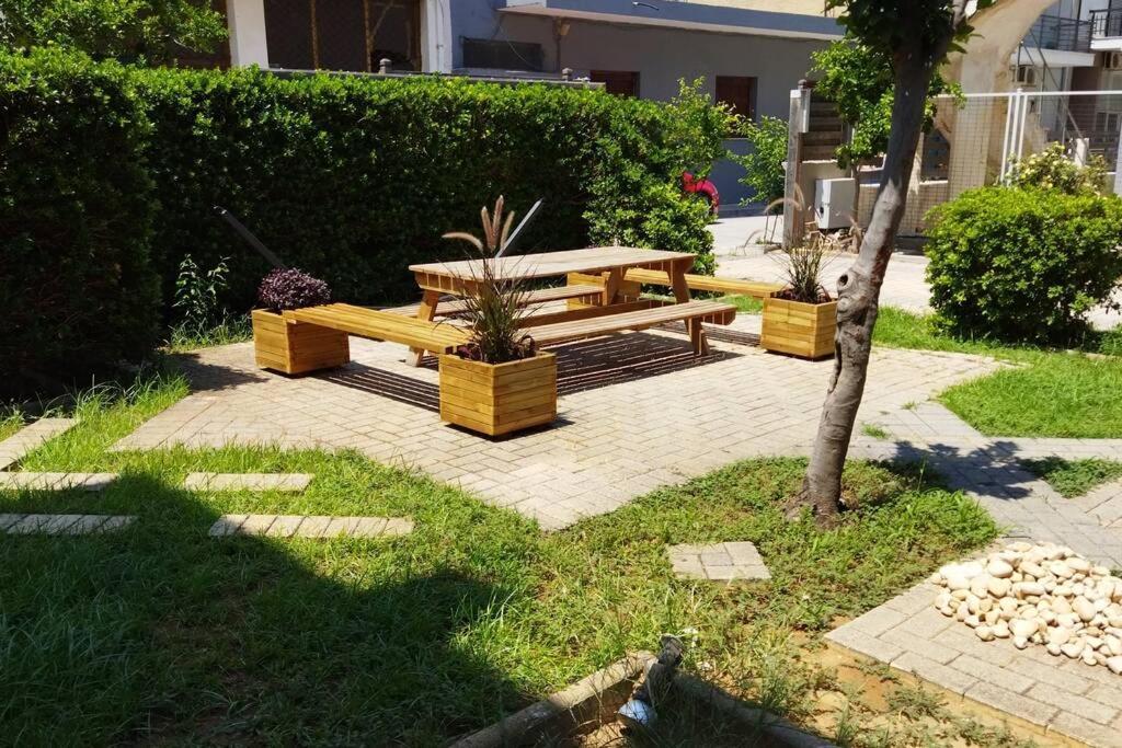 Μονοκατοικία Με Κήπο Στη Θάλασσα. Corinto Exterior foto
